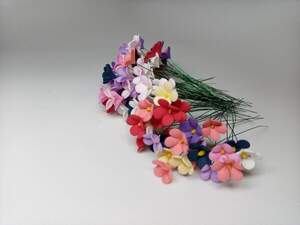 Маленьки квітіи на дроті Мікс